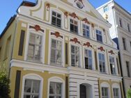Gehobene 2-Zimmer-Wohnung mit Balkon, EBK und Stellplatz in der Altstadt - Schwerin