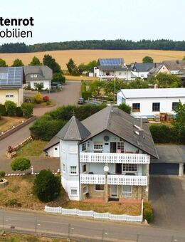 Charaktervolles Dreiparteienhaus mit Turm in Bollenbach! Eigennutz und/oder Kapitalanlage auf 285m² - Bollenbach