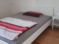 2-Zimmerwohnung mit TV, Wlan, Küche, Essplatz, Dusche/Wc, Schlafzimmer, Wohnzimmer, Büro und Balkon - Weinstadt