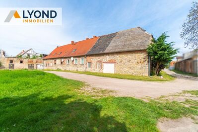 Bauernhaus mit Sanierungsbedarf, Tierhaltungsmöglichkeiten und Charme in Calbe (Saale) / Gottesgnaden!