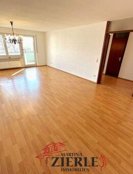 Traumhafte Aussicht, Balkon, Randlage, Aufzug, renoviert, zwei Tiefgaragenstellplätze! Sofort frei! - Eislingen (Fils)