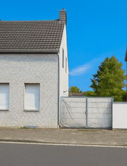 Modernisiertes Reihenhaus auf Baugrundstück - Vielfache Nutzungsmöglichkeiten in Neuss - Neuss