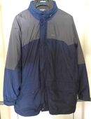 Outdoor Jacke für ALLE Jahreszeiten: Rausnehmbares Fleece-Futter, auch in den Ärmeln !! Gr. 58-60 / XXXL SEHR grosszügig u. bequem geschnitten. Mit Kapuze. WIE NEU !! Winterjacke. Wind- u. wasserdicht, verd. Reißverschlüsse. TOP Regenjacke, Anorak, Parka in 32545