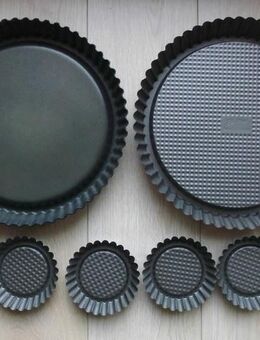 6 Backformen Kuchenformen: 2 x Tortenboden 28/29 cm+4 x Tortelett 10 cm zus. 5,- - Flensburg