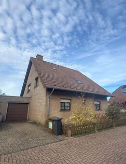 Charmante Dachgeschosswohnung mit Balkon, Fußbodenheizung und Vorkaufsrecht in Zweifamilienhaus - Tönisvorst