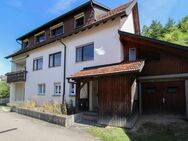 Mehrfamilienhaus mit Balkon, Terrasse und Garage in ruhiger Lage - Neufra