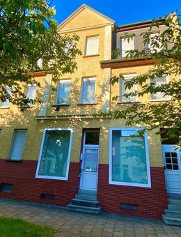 Mehrfamilienhaus in Schönebeck/Elbe - Lukrative Kapitalanlage mit Entwicklungspotenzial - Schönebeck (Elbe)