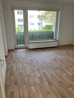 Helle 4-Zimmer Wohnung mit neuen Bodenbelägen und Balkon zu vermieten - Stadtallendorf