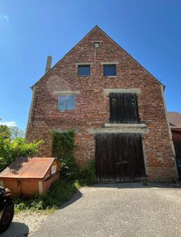 Handwerkerhaus mit großer Wohnfläche und integrierter Garage - Amberg