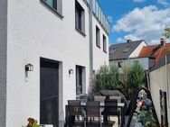 Moderne Doppelhaushälfte (Teil einer WEG) *Balkon, Terasse, Garten* Bauj. 2020 - Eschborn