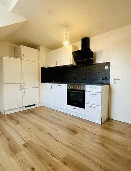 ZENTRAL UND HELL - 2,5-Zimmer Dachgeschosswohnung mit Einbauküche in Peiting - Peiting