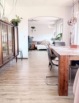 Enormes Entwicklungspotential! Zweifamilienhaus mit Ausbaureserve und zwei Ferienapartments - Grafenwöhr