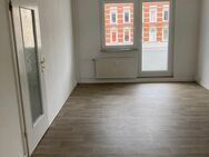 Hereinspaziert in Ihr neues Zuhause. 3-Raum-Wohnung in der Innenstadt mit Wanne und Balkon zu haben. - Gera