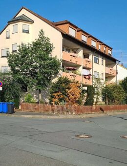 Schöne sonnige, geräumige 3-Zimmer- Wohnung zum sofortigen Bezug - Kitzingen