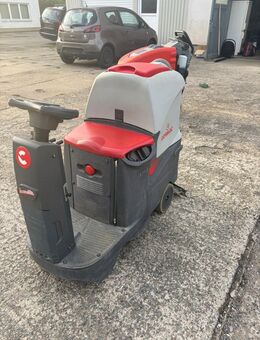 Aufsitzscheuersaugautomaten - Neustadt-Glewe Zentrum