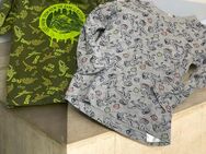 Zwei Langarm-Shirts mit Dino-Motiven - Größe 104 - Top Zustand - München Berg am Laim