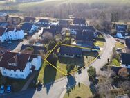 Charmanter Bungalow mit Klinkerfassade, großen Grundstück und Garage - Bad Emstal