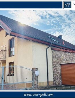 Großzügiges Einfamilienhaus mit wassergeführtem Kamin, Solarthermie & Photovoltaik-Anlage - Dudenhofen