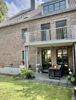 Exklusives Wohnen im historischen Vierkanthof - Erdgeschosswohnung mit eigenem Garten ! - Grevenbroich