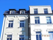 3-Raumwohnung mit großer Wohnküche (23 m²) und EBK im Dachgeschoss, ruhige Lage, ohne Balkon! - Plauen