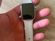Apple Watch 7 im Set mit 5 Armbändern - Mosbach