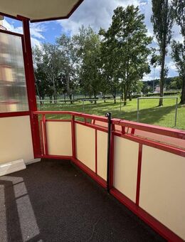 3-Zimmer-Eigentumswohnung im Erdgeschoss mit Stellplatz, Kellerraum und Balkon - Eisenberg (Thüringen)