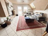 Maisonette: Arbeiten und Wohnen elegant getrennt ! Grosse 3,5 Zi.Wohnung mit EBK, Einbaumöbeln, Balkon, Garage - Emmingen-Liptingen