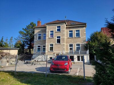 repräsentatives Wohn-und Geschäfts (Ärzte)- Haus mit ausreichend Parkplätzen und Garten mit Pool
