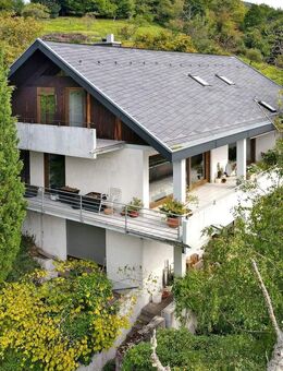 Traumhaftes Zuhause mit Einliegerwohnung, eleganten Bädern und großzügigem Wohnkomfort - Baden-Baden