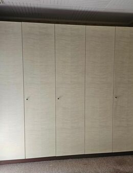 Schlafzimmerschrank zu verschenken - Grevenbroich