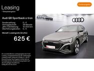 Audi Q8, Sportback 55 quattro S line, Jahr 2023 - Oberursel (Taunus)