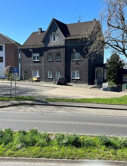MEHRFAMILIENHAUS MITTEN IN BURSCHEID - TRAUMHAFTES GRUNDSTÜCK - Burscheid