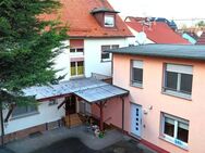 Vollmöblierte, exklusive 2-Zimmer-Maisonette mit Südbalkon, Einbauküche & Kamin - Frankfurt (Main)