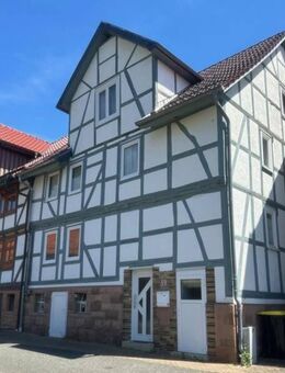 **Genießen Sie die Ruhe in einem Naturidyll !** Doppelhaushälfte mit Nebengebäude auf großem Grundstück in Melsunge... - Melsungen