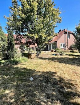 Rarität in reizvoller Alleinlage: Doppeleinfamilienhaus mit großem Grundstück in Maasen - Maasen