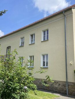 Kleine, gemütliche 2-Zimmer-Wohnung mit großem Südbalkon in guter Lage von Pirna! Auf Wunsch SP! - Pirna