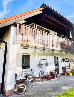 Modernes Ein-/Zweifamilienhaus mit PV Anlage und großer Doppelgarage auf herrlichem Anwesen - Wabern