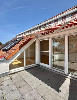 N-Reichelsdorf ~ Sonnige 3-Zi Dachterrassenwohnung ~ Einbauküche ~ TG Stellplatz ~ zwei Bäder ~ Dachboden uvm. - Nürnberg