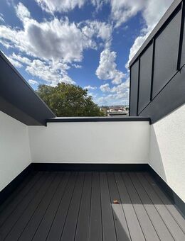 MINI-PENTHOUSE NÄHE WESTHAFEN: Erstbezug mit Loggia und Panoramablick - Frankfurt (Main)