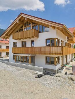 Südwest-Ausrichtung: 3-Zimmer Landhaus-Wohnung im 1. OG in Schliersee-Neuhaus mit Bergblick - Schliersee