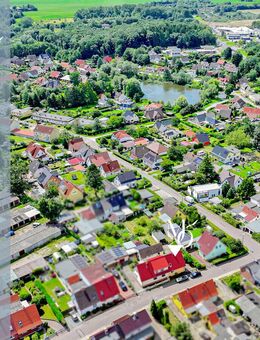DHH in Bergen auf Rügen // 4 Zimmer, Garage, Garten // Sanierungsbedarf - gute bauliche Grundlage - Bergen (Rügen)