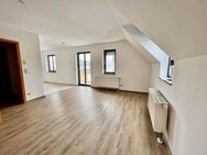 Schicke Maisonette-Wohnung mit Balkon und Garage - Steinberg (Sachsen)