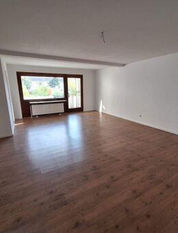 Erdgeschoss 3 Zimmer mit Balkon frisch renoviert + 1 Monat mietfrei - Burgdorf (Landkreis Region Hannover)