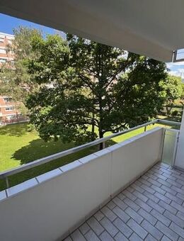 Brück Immobilien - Bezugsfrei nach Absprache! 2 Zi.-ETW mit Ost-Loggia - München