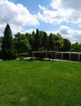 Saniert und möbliert - 3-Zimmer-Eigentumswohnung mit Balkon im Hochparterre in Hohenleuben zu verkaufen - Hohenleuben
