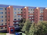 Grüne Wohnanlage, Aufzug auf der Etage, Balkon, Du + Wanne, sehr gute Infrastruktur - Leipzig