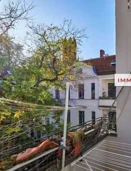 IMMOBERLIN.DE – Spitzenlage! Schöne Altbauwohnung mit ruhiger Südwestloggia - Berlin