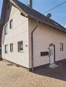 Bezugsfertiges Zweifamilienhaus mit Einliegerwohnung in Püttlingen zu verkaufen. - Püttlingen
