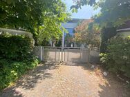 Doppelhaushälfte mit Doppelgarage in Neuss - Neuss