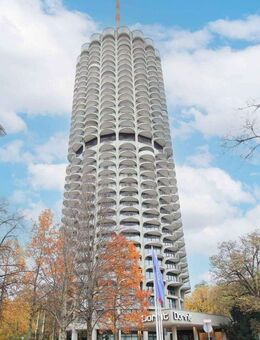 Einmalige Gelegenheit: 1-Zimmer-Wohnung im Hotelturm Augsburg, 24. Stock mit Balkon. - Augsburg